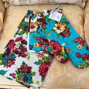 April Cornell Kitchen Set - Oven Mitt, Pot Holder, 2 Towels - New with tags